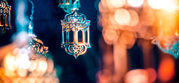 Ramadanfest © Shutterstock, bearbeitet by iQ