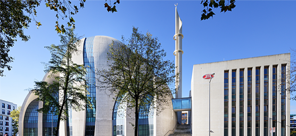 Symbolbild Moschee © Shutterstock, bearbeitet by iQ