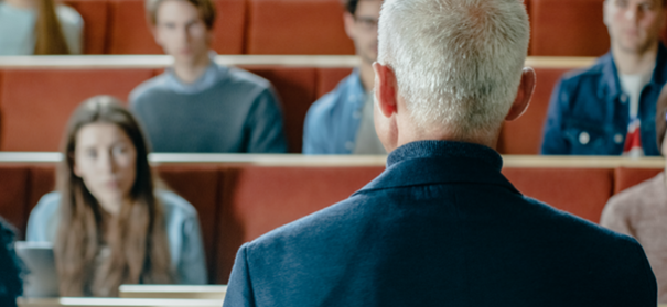 Symbolbild: Professor an Hochschule © shutterstock, bearbeitet by iQ