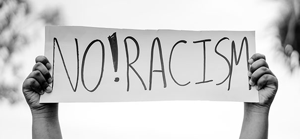 Nein, zu Rassismus © Shutterstock, bearbeitet by iQ