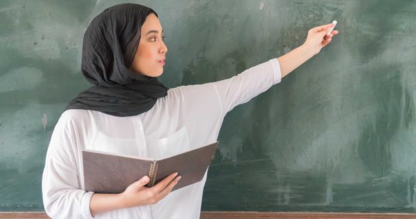 Schon vor Gesetzesreform erlaubt Berlin Lehrerinnen mit Kopftuch (c)shutterstock, bearbeitet by iQ