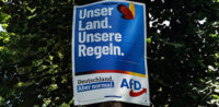Symbolbild: Wahlplakat der AfD © shutterstock, bearbeitet by iQ.