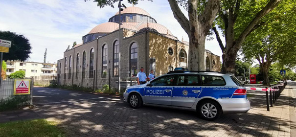 DITIB Zentralmoschee Duisburg nach Bombendrohung ©️ Facebook, bearbeitet by iQ.