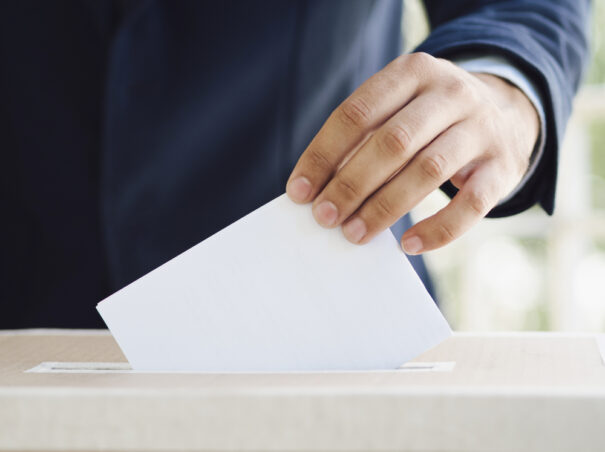 Ampel, Politiker blicken mit Sorge auf Kommunalwahlen (c)shutterstock, bearbeitet by iQ