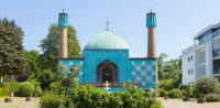 Islamisches Zentrum Hamburg (IZH) © shutterstock, bearbeitet by iQ.