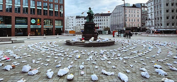 Stille Kunstaktion - Kinder im Krieg © wirsprechenfotografisch, bearbeitet by iQ