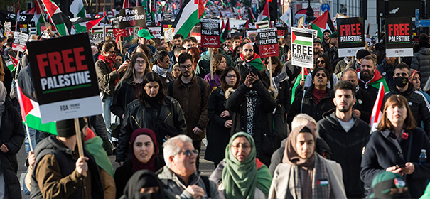 Solidarität mit Palästina in London © Anadolu Images, bearbeitet by iQ
