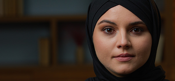 Symbolbild: Muslimin mit Kopftuch