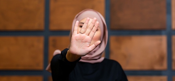 Islamfeindlicher Angriff auf Muslimin – Staatsanwaltschaft stellt Verfahren ein (c)shutterstock, bearbeitet by iQ