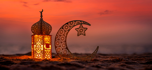 Symbolbild: Laternen und Ramadan © shutterstock, bearbeitet by iQ.