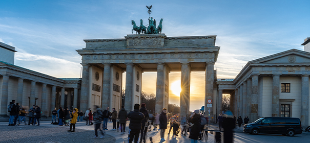 Berlin © shutterstock, bearbeitet by iQ.