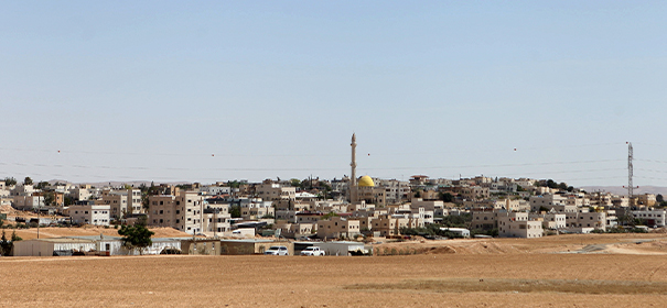 Symbolbild: Siedlung in Israel © shutterstock, bearbeitet by iQ.