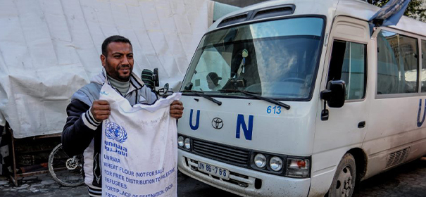 UNRWA-Team arbeitet im Gazastreifen © shutterstock, bearbeitet by iQ
