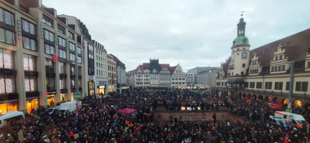 Proteste gegen AfD und CDU © X @politicalbeauty