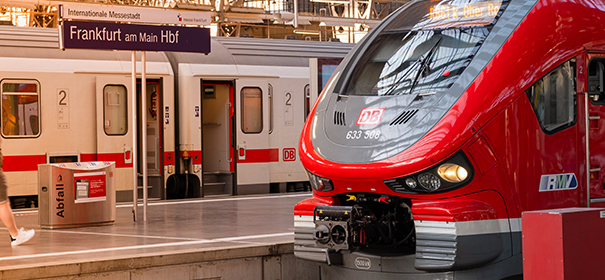 Regionalbahn © Shutterstock, bearbeitet by iQ