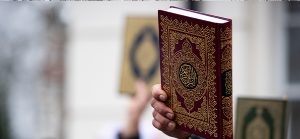 Symbolbild: Koran in Dänemark © shutterstock, bearbeitet by iQ.