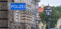 Polizei in Sachsen © Shutterstock, bearbeitet by iQ.