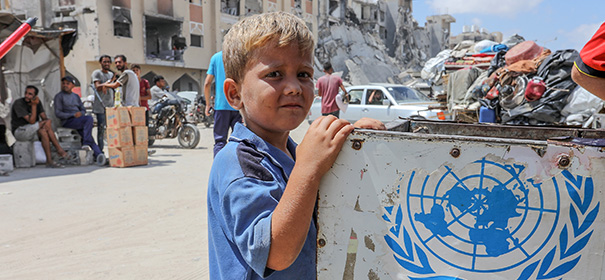 Hilfe im Gazastreifen © shutterstock, bearbeitet by iQ.