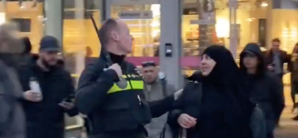 Polizeieinsatz in Utrecht sorgt für Diskussionen © Twitter bearbeitet by iQ