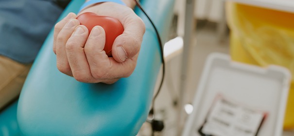 Blutspenden © shutterstock bearbeitet by iQ
