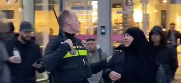 Polizeieinsatz in Utrecht sorgt für Diskussionen © Twitter bearbeitet by iQ