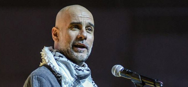Startrainer Pep Guardiola während seiner Rede zum Genozid in Gaza © Twitter, bearbeitet by iQ