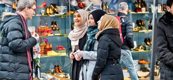 Muslimische Jugendliche in Europa © IGMG, bearbeitet by iQ.