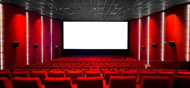 Symbolbild: Kino in Bremen © shutterstock, bearbeitet by iQ.