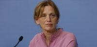 Familienministerin Karin Priem © shutterstock, bearbeitet by IslamiQ.