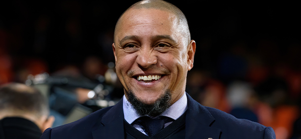 Die brasilianische Fußballlegende Roberto Carlos © shutterstock, bearbeitet by IslamiQ.