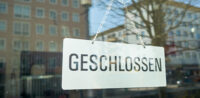 Symbolbild: Laden ist geschlossen © shutterstock, bearbeitet by IslamiQ.