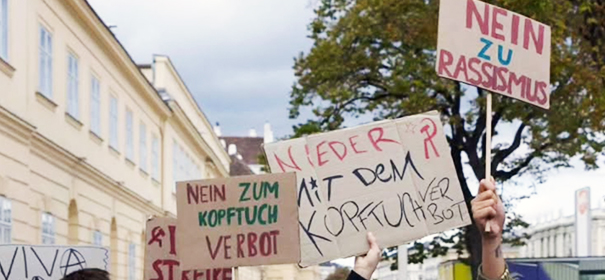 Proteste zum Kopftuchverbot © Instagram @neinzumkopftuchverbot, bearbeitet by iQ.