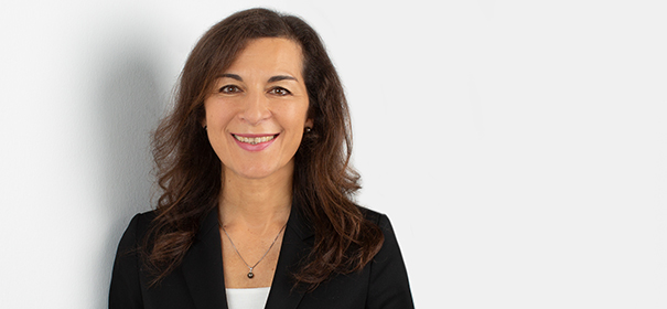 Dr. Yasemin El-Menouar, Senior Expert – Religion, Werte und Gesellschaft Demokratie und Zusammenhalt bei der Bertelsmann-Stiftung © Privat, bearbeitet by IslamiQ.